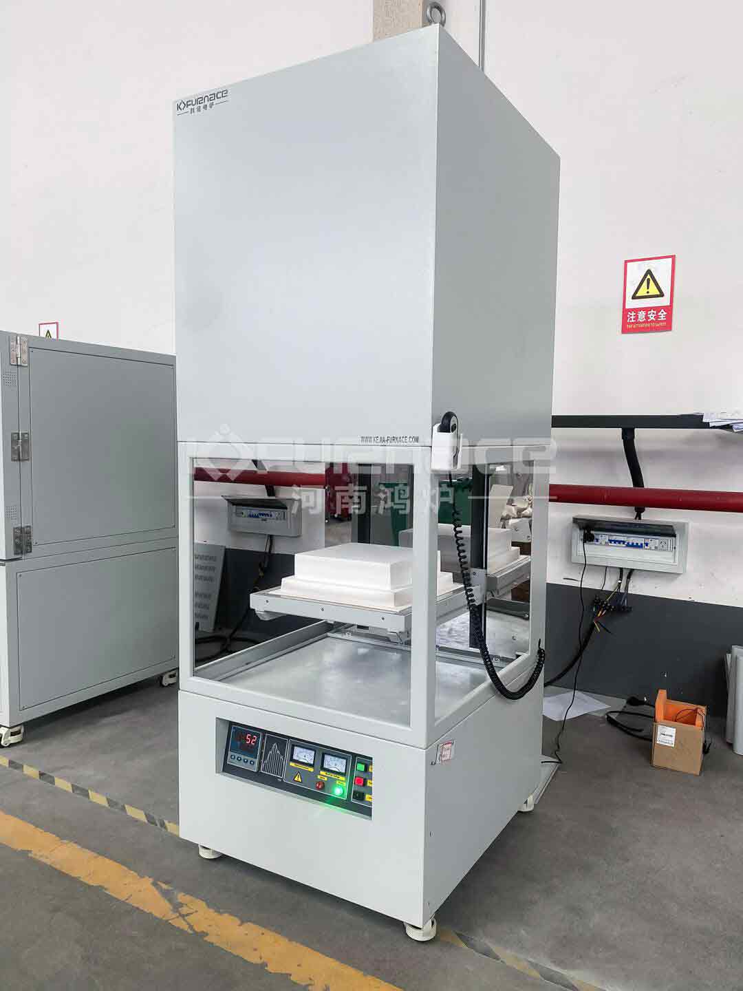 Bottom loading furnace